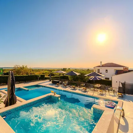 Tatil Evi Lara