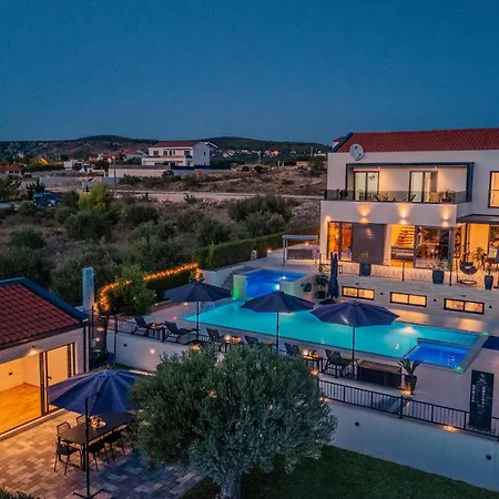 Lara Tatil Evi
