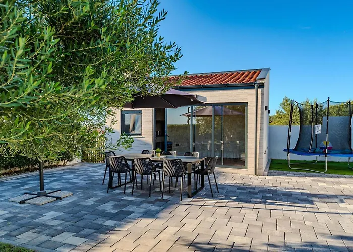 Lara Vrana (Zadar)