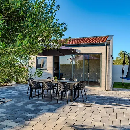 Lara Vrana (Zadar)